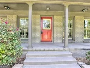 6 bed, 3.5 bath, 2466 sqft, $4,500 — Photo 2