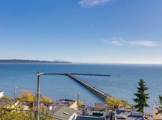 15061 Victoria Ave, White Rock, BC
