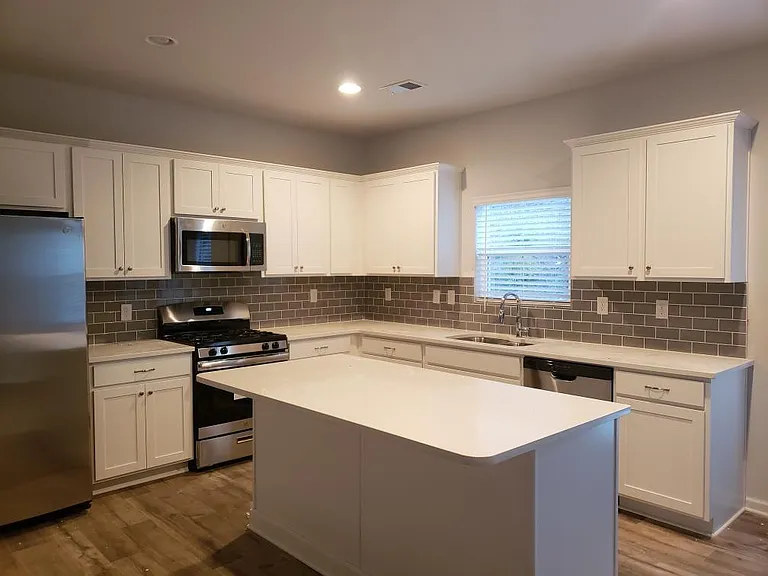 72 Laurel Rd — Photo 4