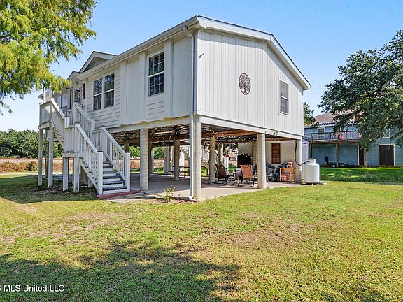 2nd image of 242 Woodman Ave