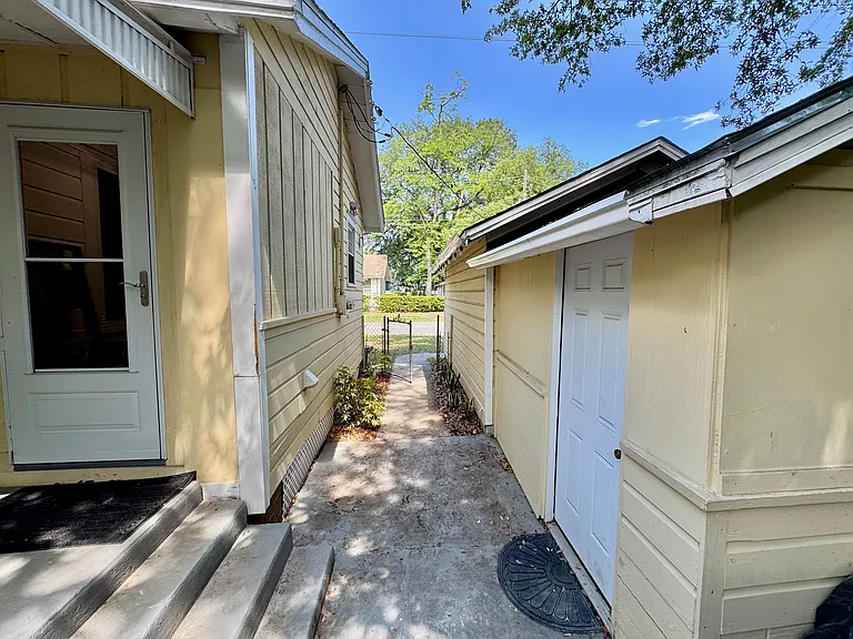 3102 College St — Photo 8