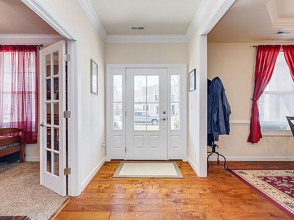 4th image of 1020 Manzanita Dr