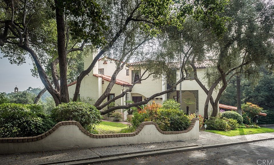 1st image of 4556 Liveoak Dr