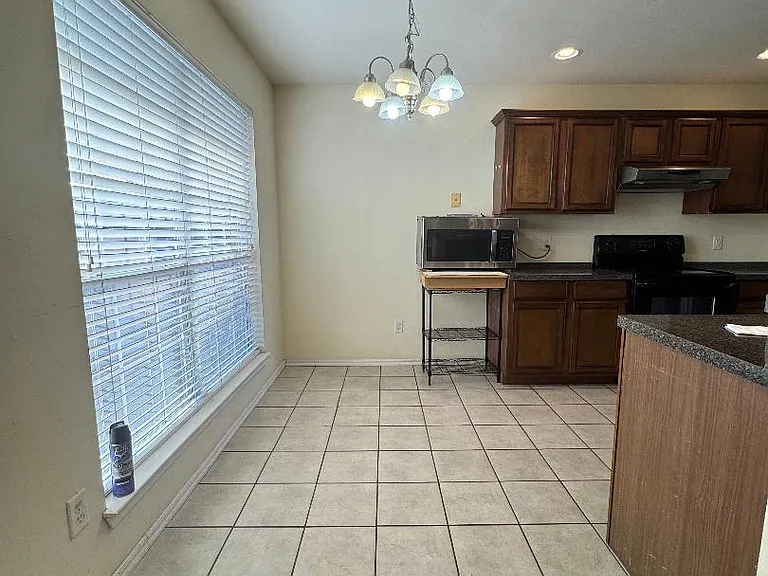 8016 S Klein Ave — Photo 4