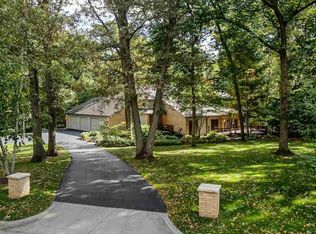 16644 Forest Gate Rd, Dubuque, IA 52001