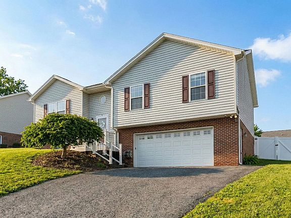2nd image of 702 Stonewall Cres