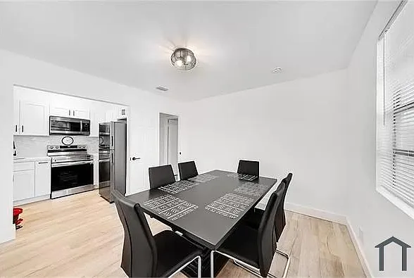 5 bed, 2000 sqft, $3,250 — Photo 2