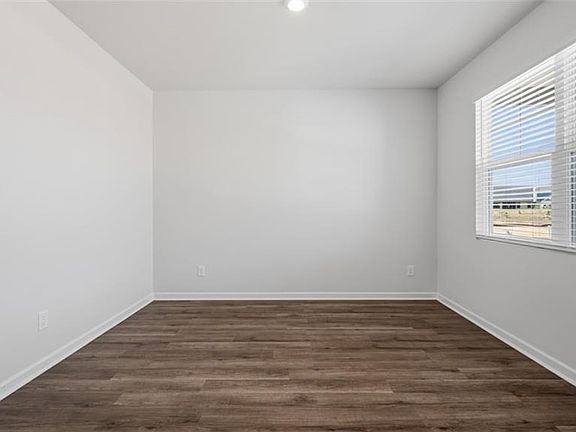5th image of 631 Great Salt Ln