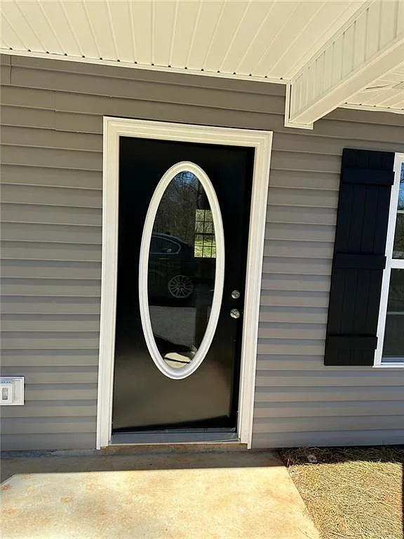3 bed, 2.0 bath, 1180 sqft, $2,100 — Photo 3