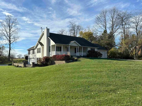 1215 W Dun Grazin Dr, Connersville, IN 47331