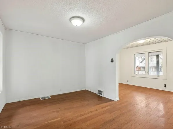 23 Frederick Ave, Hamilton, ON L8H 4K1