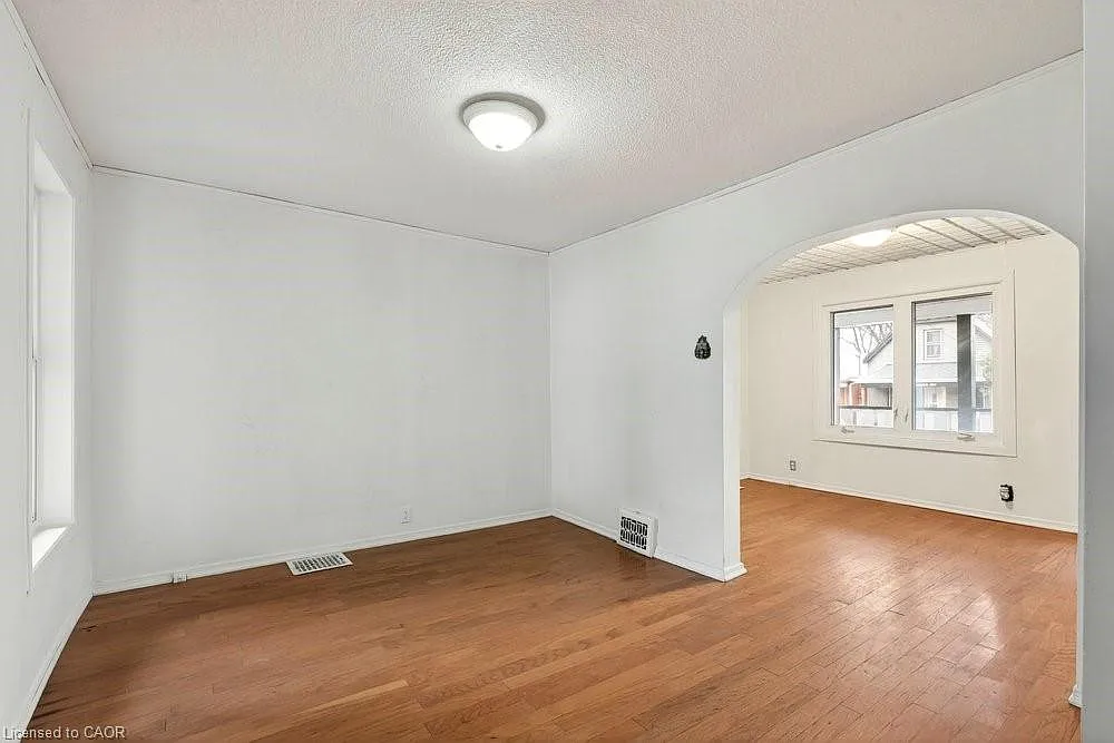 23 Frederick Ave photo 1