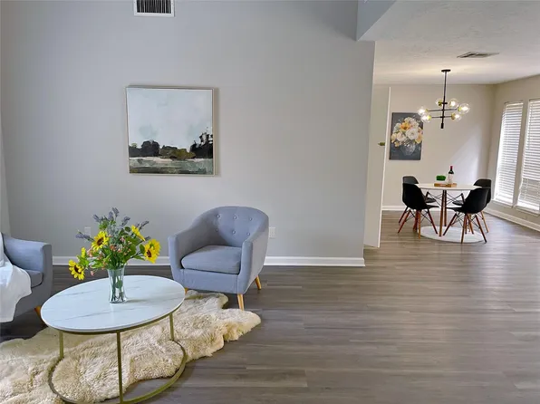 3327 Timber View Dr, Sugar Land, TX 77479