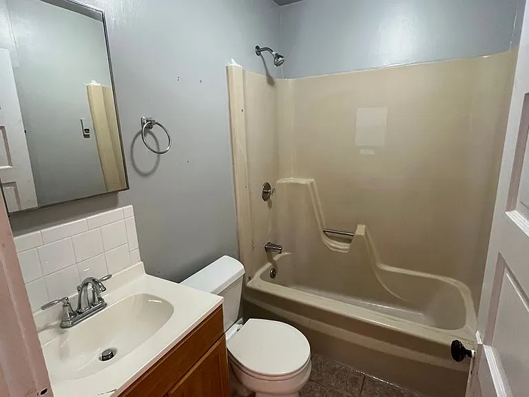 325 Walnut St — Photo 10