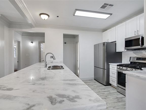 5th image of 9542 Palm St