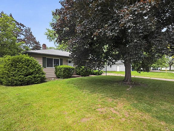 5th image of 222 Greenwood Dr