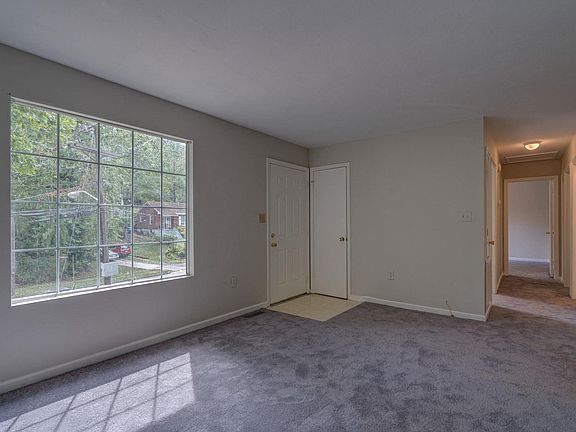 4th image of 2571 Brambleton Ave SW