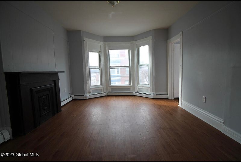 5th image of 238 9TH Street