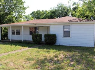 214 N Main St, Springtown, TX 76082