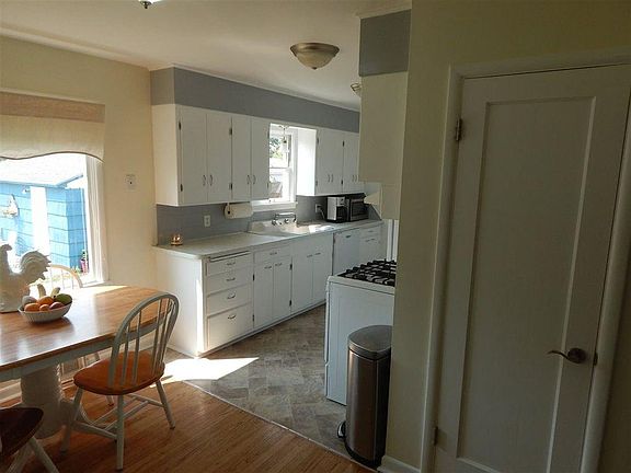 4th image of 1104 E Courtland Ave