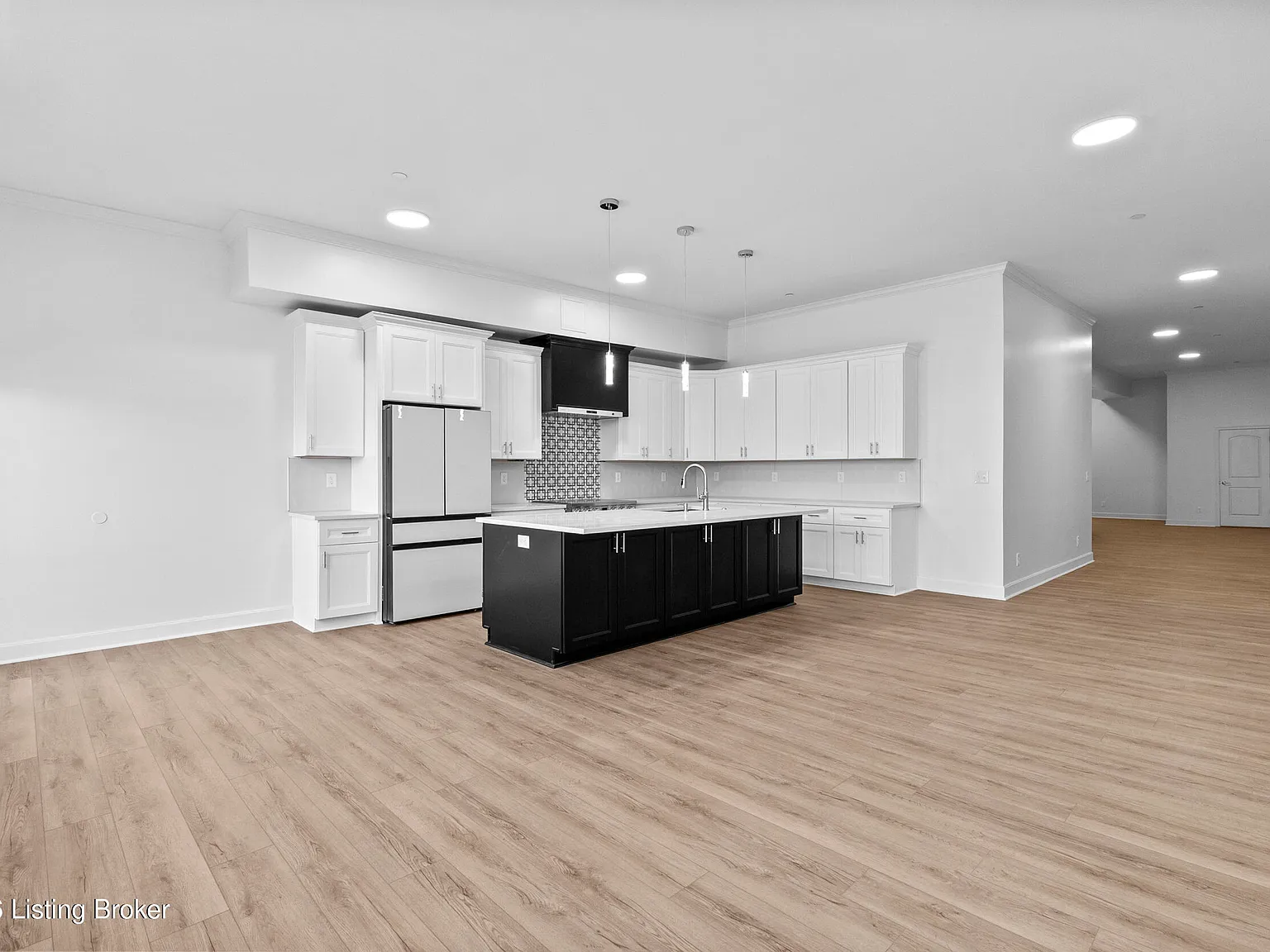 3 bed, 3.5 bath, 3200 sqft, $4,500 — Photo 4