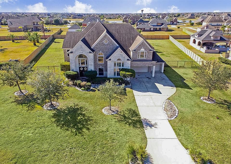 1st image of 2016 Lake Landing Dr