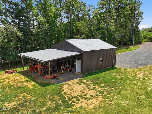 2nd image of 601 McCullough McLin Rd