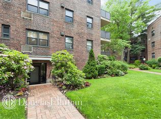 52 Brompton Rd #PVT, Great Neck, NY 11021