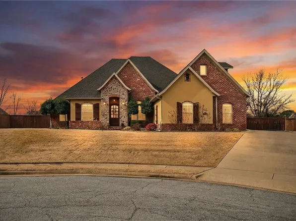 6426 S 44th St, Rogers, AR 72758