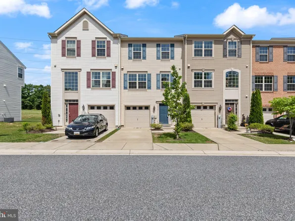 9943 Ravenhurst Rd, Middle River, MD 21220