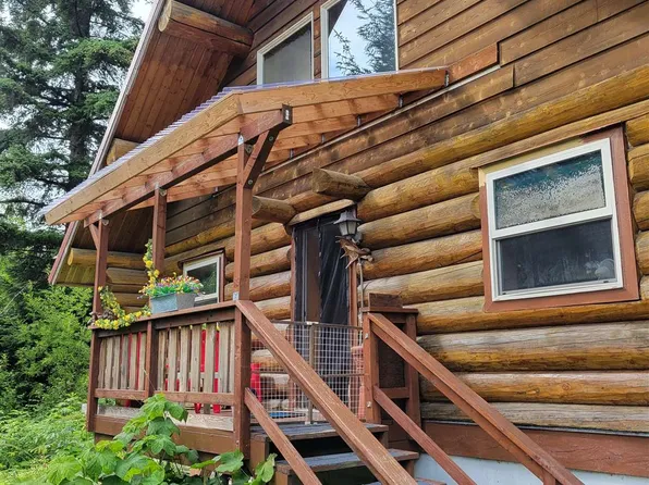 135 N Sawmill Rd, Haines, AK 99827