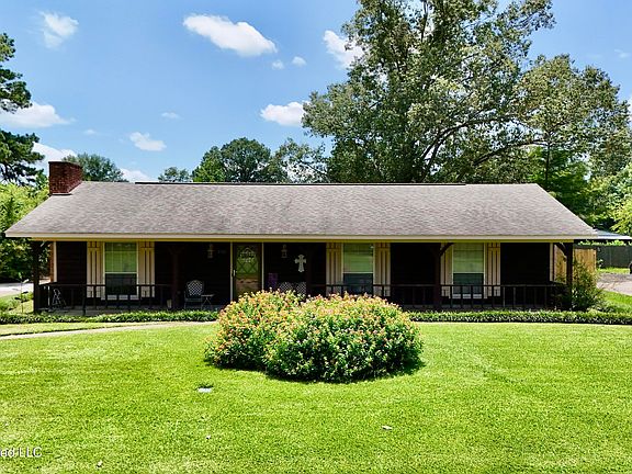 2nd image of 720 Black Oak Cir