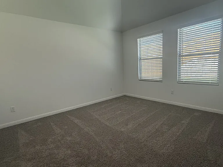 176 Hornet St — Photo 10