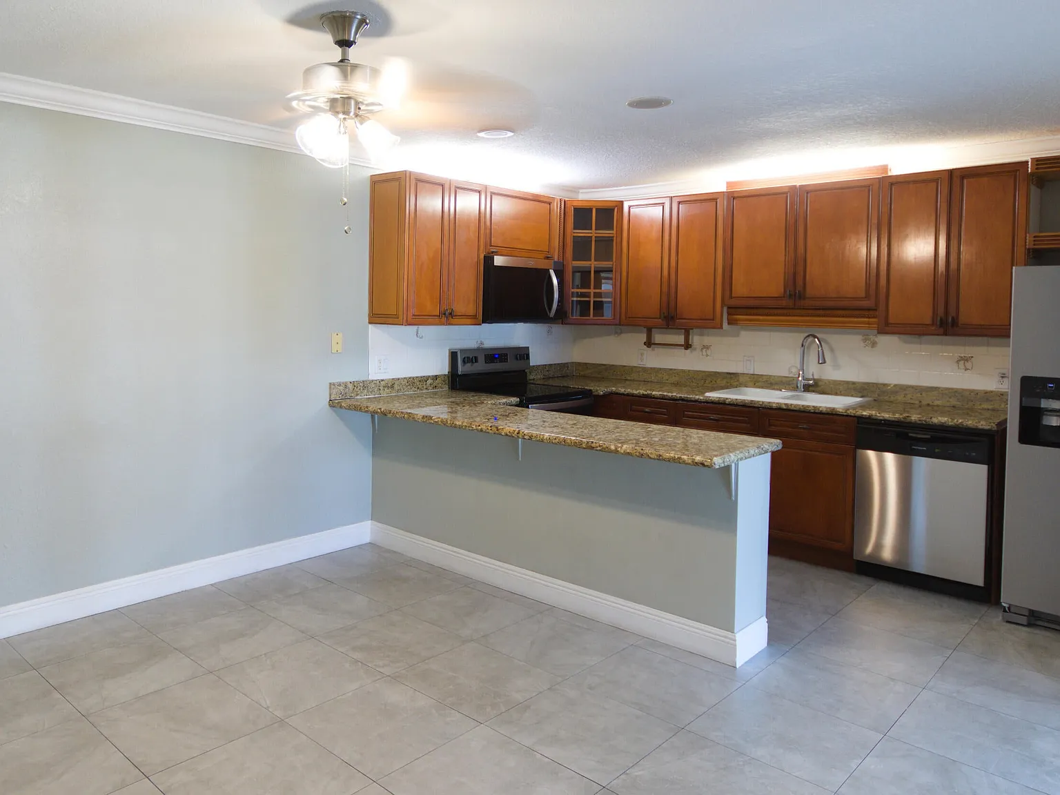 2 bed, 2.5 bath, 1400 sqft, $2,300 — Photo 3