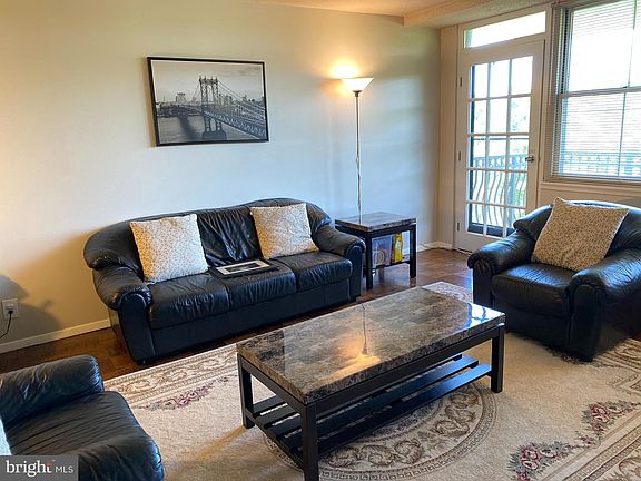 3rd image of 2030 N Adams St APT 1003