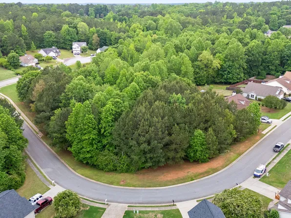 110 Meadowbrook Ln, Grantville, GA 30220