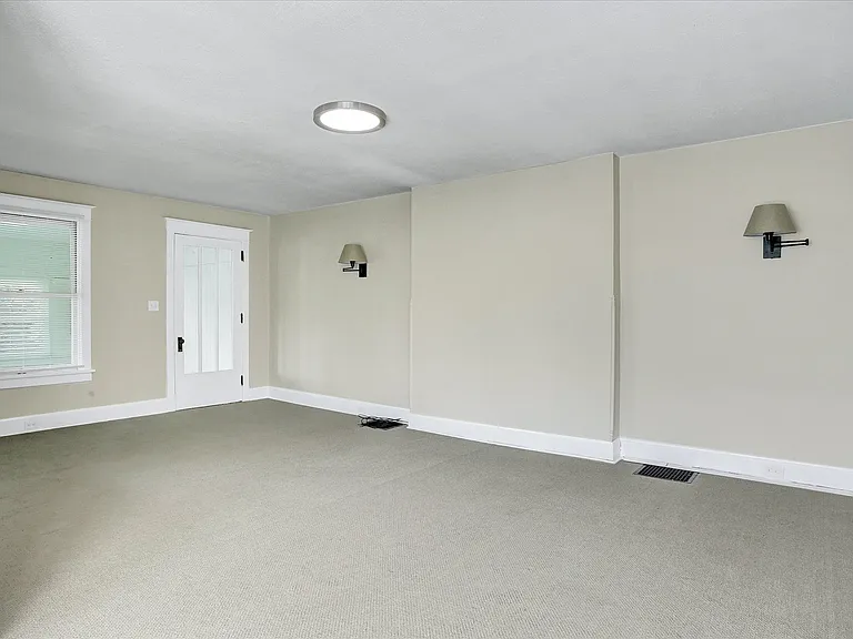 319 N 2nd St #1 — Photo 6