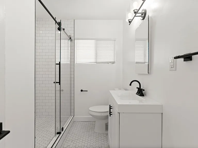 (El/Eu/Yo:B) 325 S. Rexford Drive — Photo 4