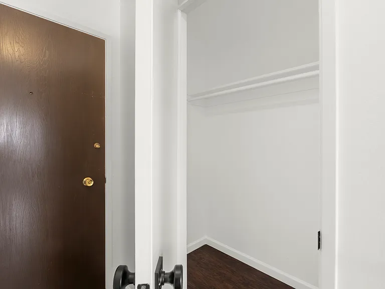 The Edgeworth Apartments — Photo 31