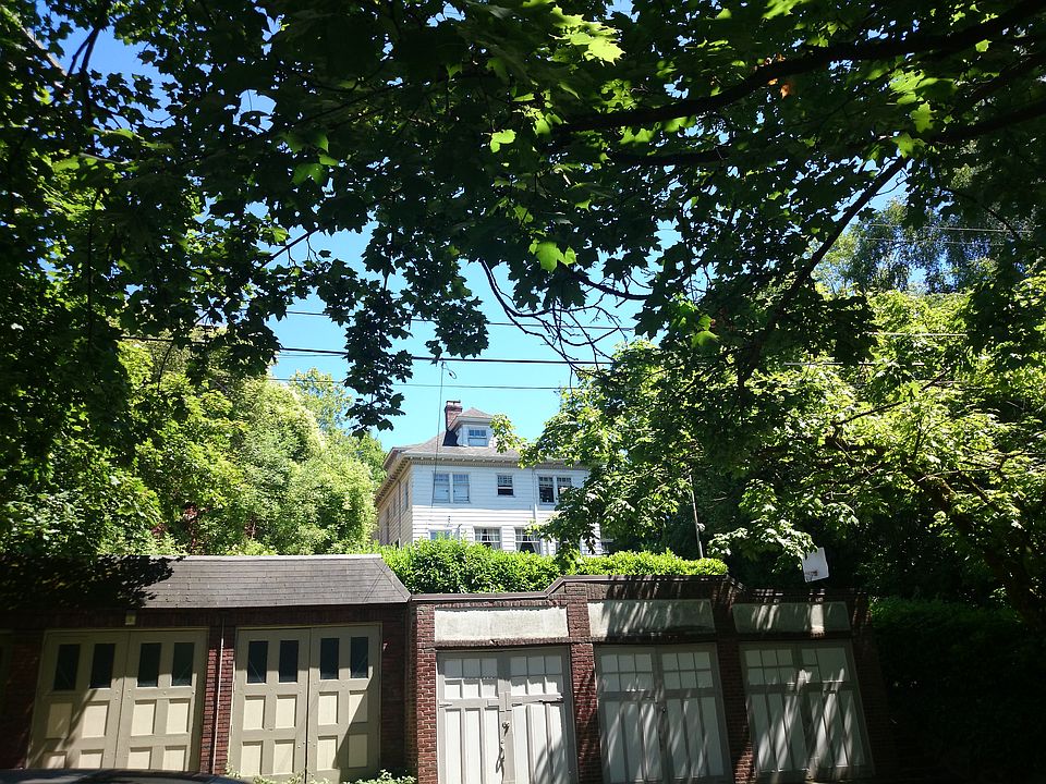 2nd image of 805 14th Ave E