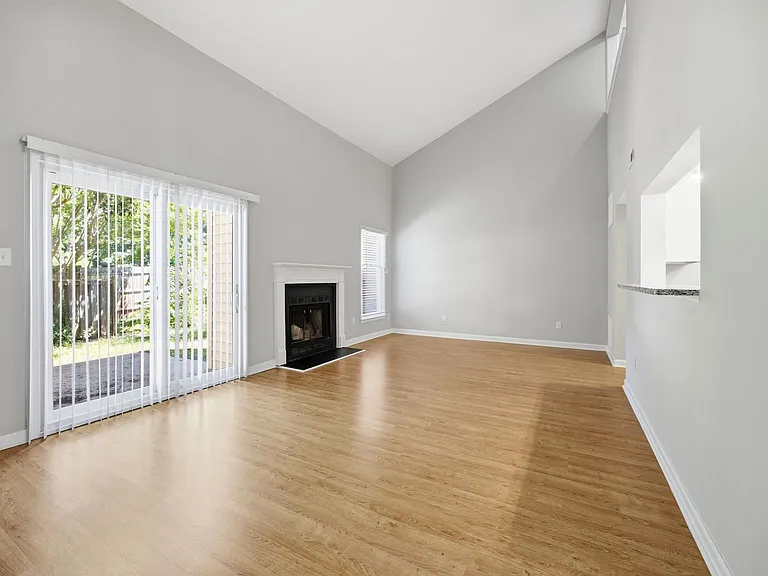 1509 Clermont Rd — Photo 2