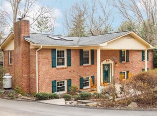 5 Lynnbriar Rd, Candler, NC 28715