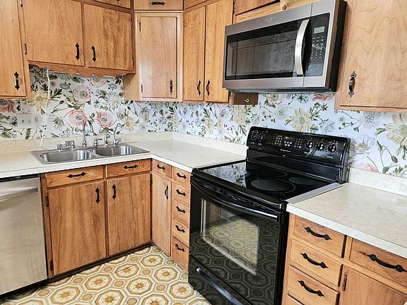 5th image of 508 N Stuart Ave