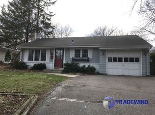 418 Harrison Ave S, Hopkins, MN 55343