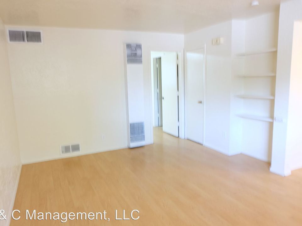 1st image of 209 Girard Blvd SE APT 8