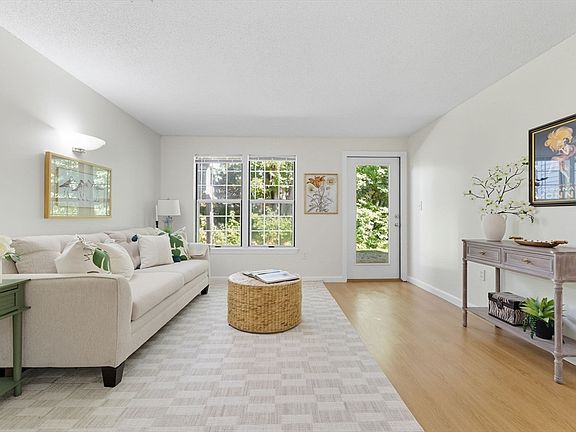 4th image of 20 Walden Dr APT 16