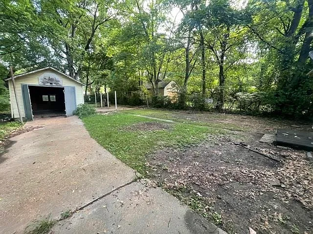 3652 Faxon Ave — Photo 11
