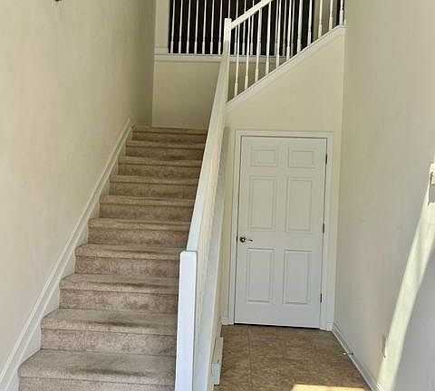 4th image of 121 Rock Ledge Ct