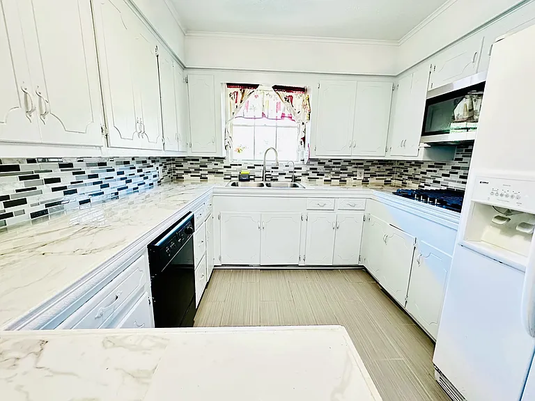 1004 Dominik Dr — Photo 16