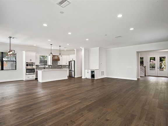 4th image of 6230 Interbay Blvd